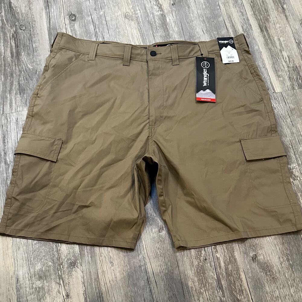 Wrangler ATG Men’s Cargo Shorts Size 44 Khaki Stretch Moisture Wicking